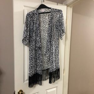 Black and white Lularoe Monroe